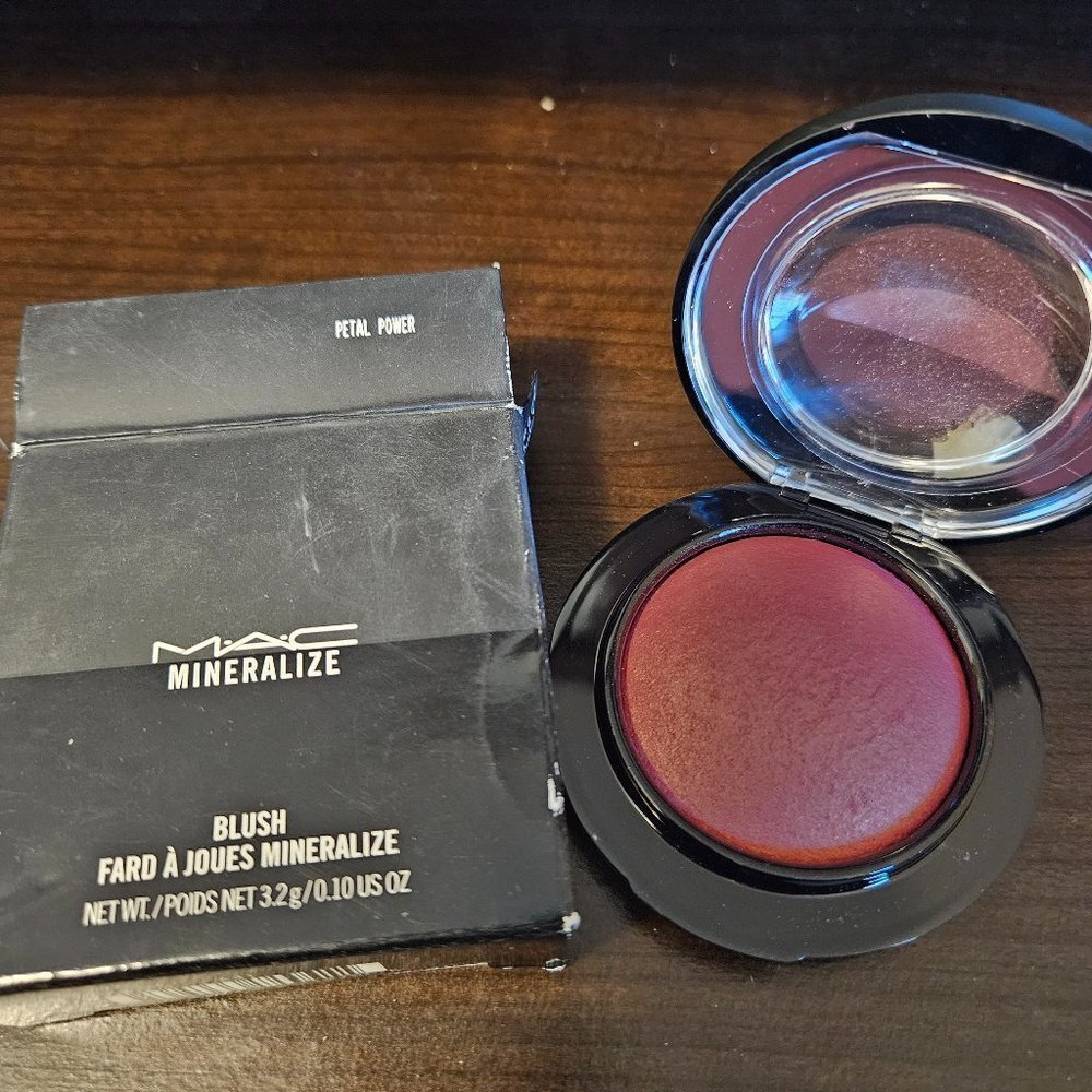 MAC Mineralize Blush in Petal Power (NIB)